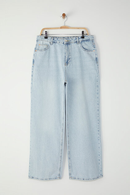 Light-wash wide-leg jeans